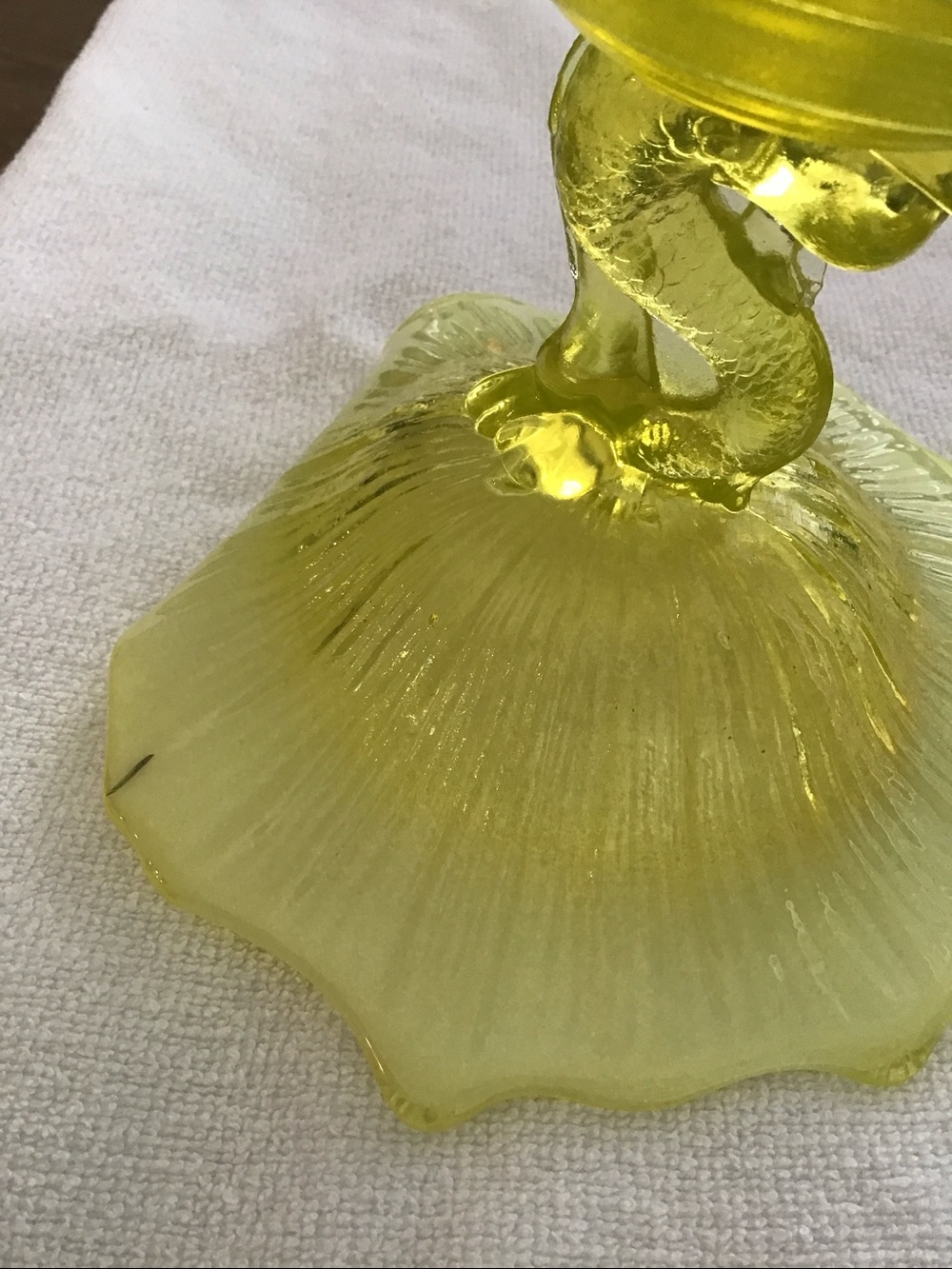 Vintage Vaseline uranium glass dolphin/fish stem compote - Picture 11 of 11